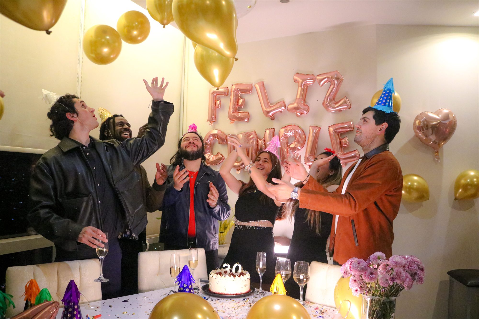 Por qué una felicitación entre todos vale más que un mensaje en el grupo